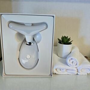 12371 Intense 7 Color Light Therapy Wrinkle Reducing Device Heat Charger New